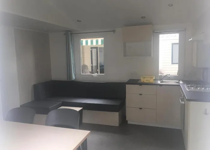 Mobile Homes By Kelair At Castell Montgri Kemping *