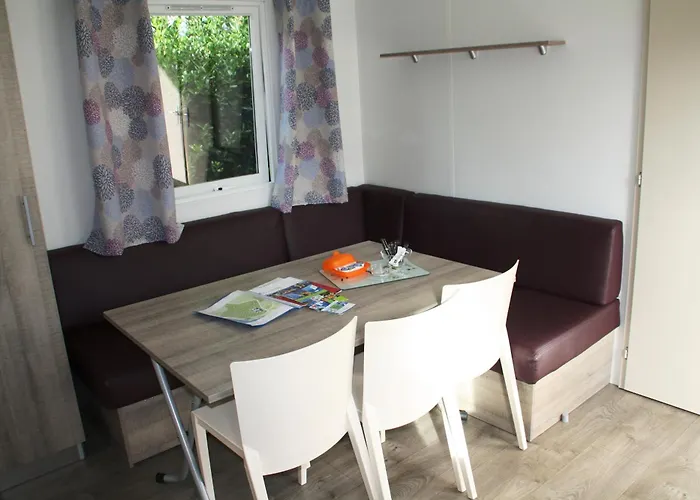 Mobile Homes By Kelair At Castell Montgri Kemping *